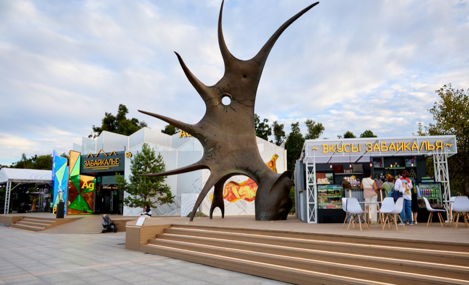 Sculpture of Dasha Namdakov at the Eastern Economic Forum.